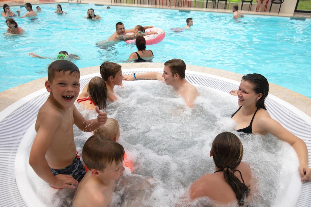 Camping Blauwe Meer Nv Hotel Lommel Eksteriør billede