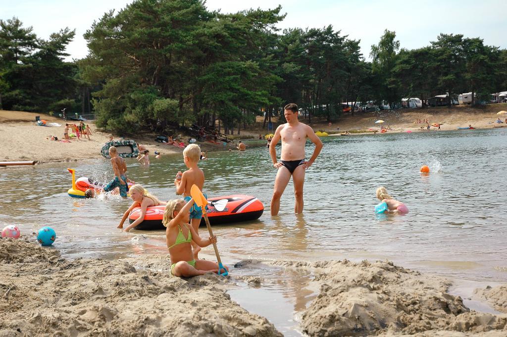 Camping Blauwe Meer Nv Hotel Lommel Eksteriør billede