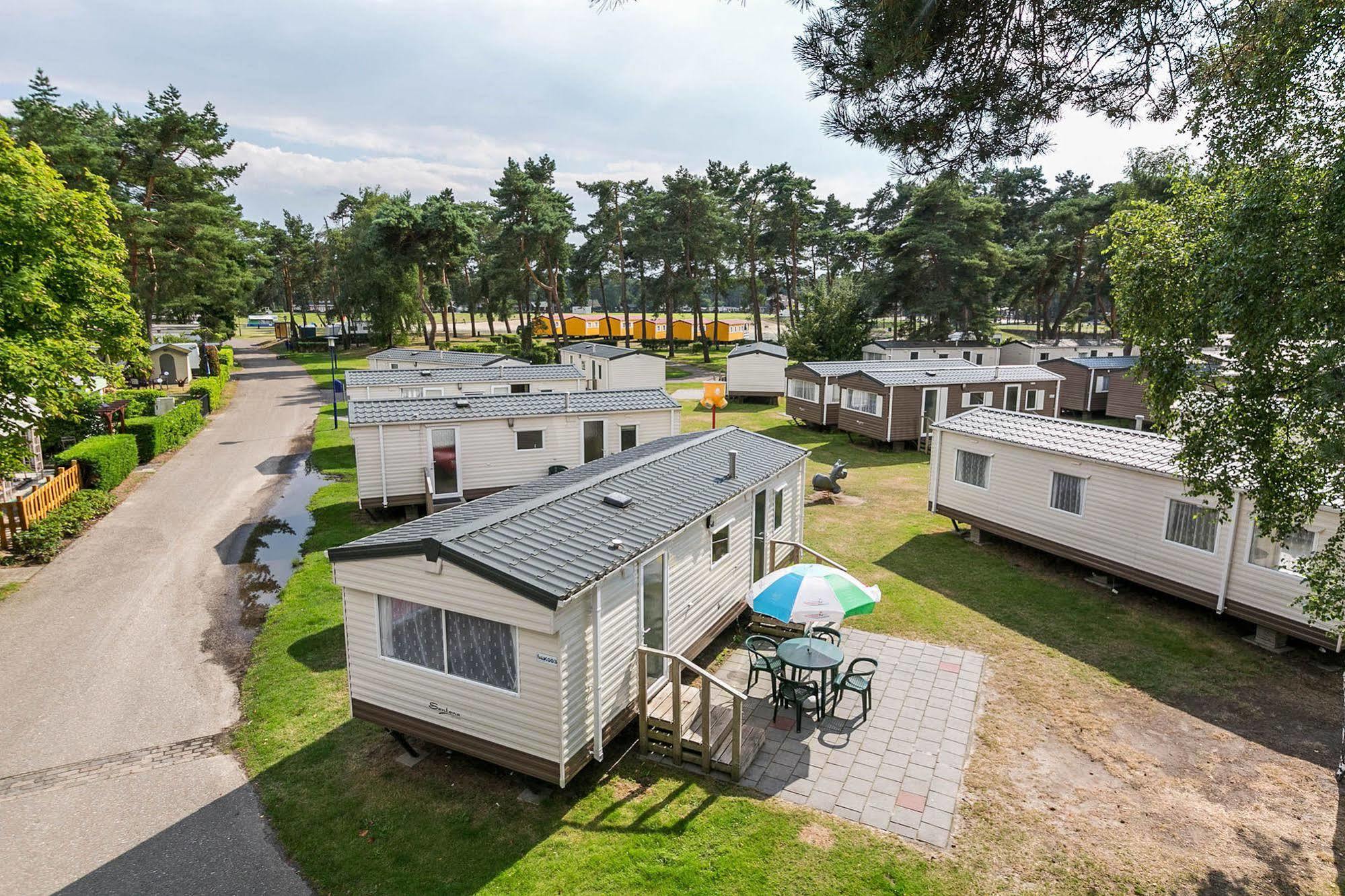 Camping Blauwe Meer Nv Hotel Lommel Eksteriør billede