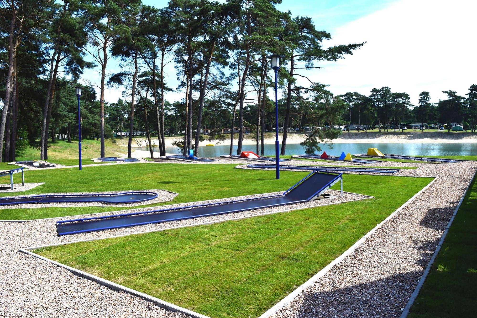 Camping Blauwe Meer Nv Hotel Lommel Eksteriør billede