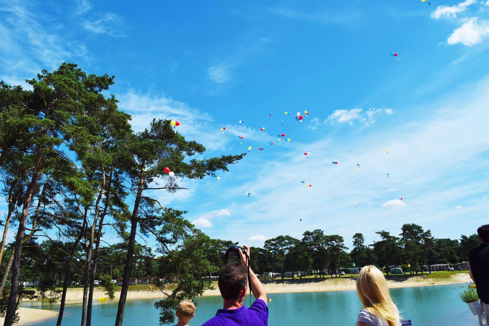 Camping Blauwe Meer Nv Hotel Lommel Eksteriør billede